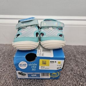 Stride Rite NIB Toddler Girls Size 4 water shoes/washable sandals